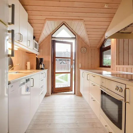 Three-bedroom Holiday In Juelsminde