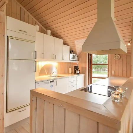 Three-bedroom Holiday In Juelsminde *
