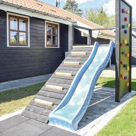 Holiday home Three-bedroom Holiday In Juelsminde Sonderby (Midtjylland)