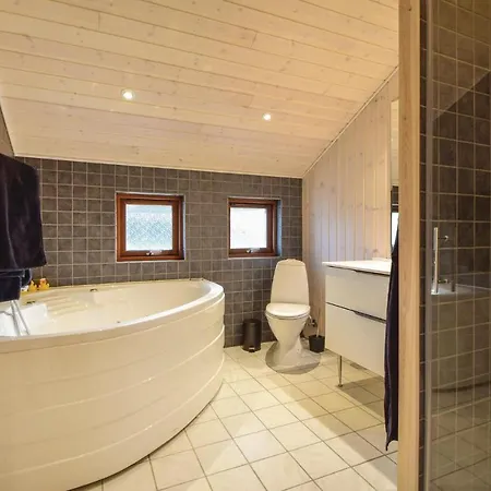 Three-bedroom Holiday In Juelsminde